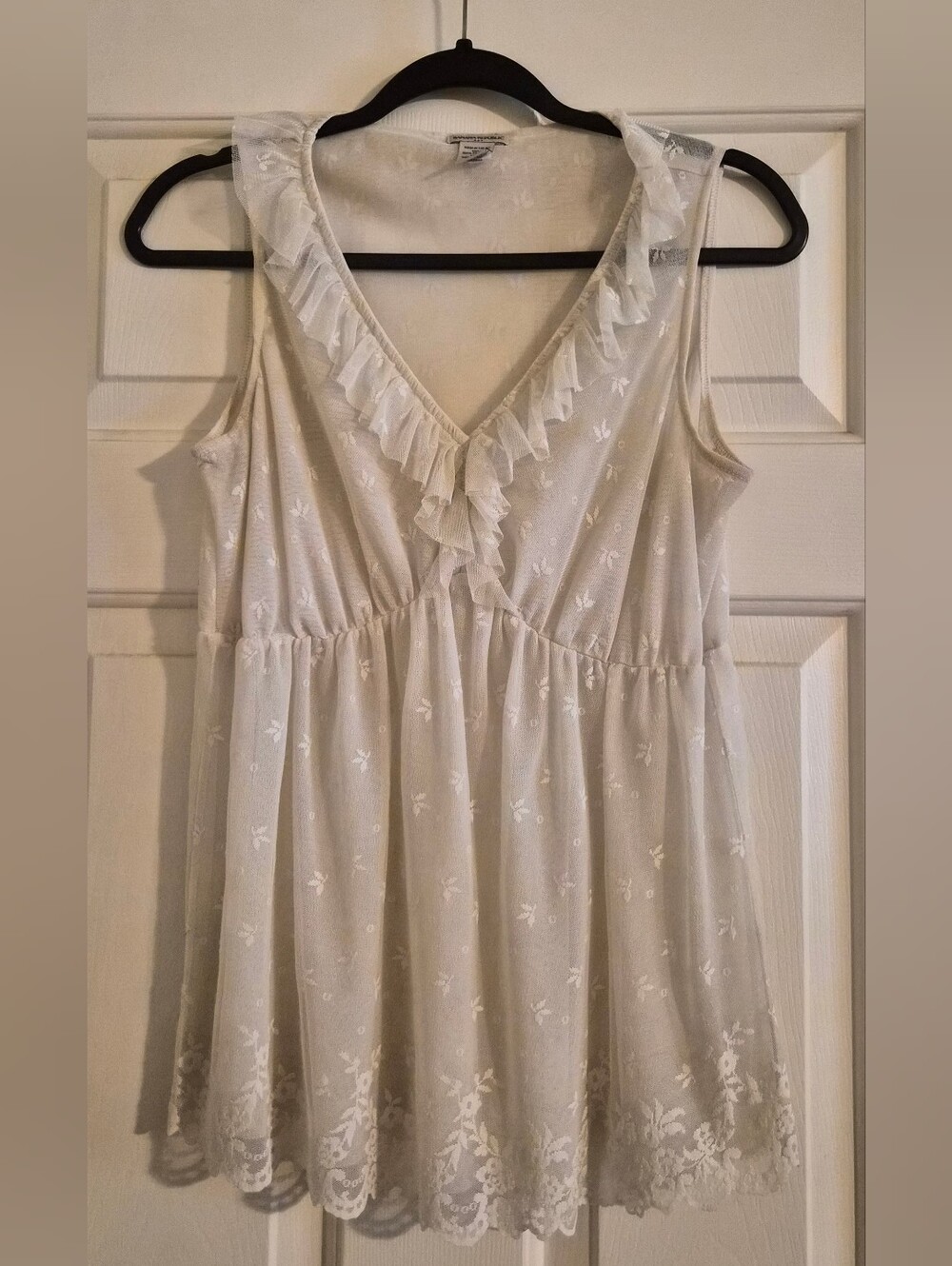 Banana Republic Cream Floral Lace Ruffle V-Neck Babydoll Cami Tank Top Size M